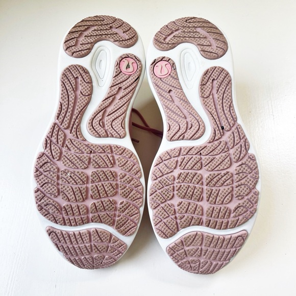 Lululemon Blissfeel Women's Running Shoe - Picture 12 of 12